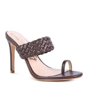 HIGH PERKS WOVEN STRAP TOE RING SANDALS Size 6